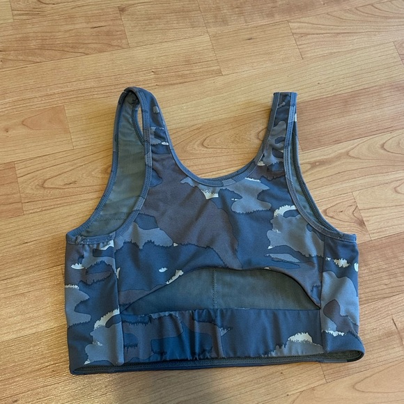 Camo Gym Crop - Picture 2 of 2